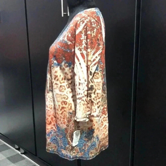 Energe Boho & Animal print, bell mid sleeve,v-neck,gold button detail - Picture 4 of 9